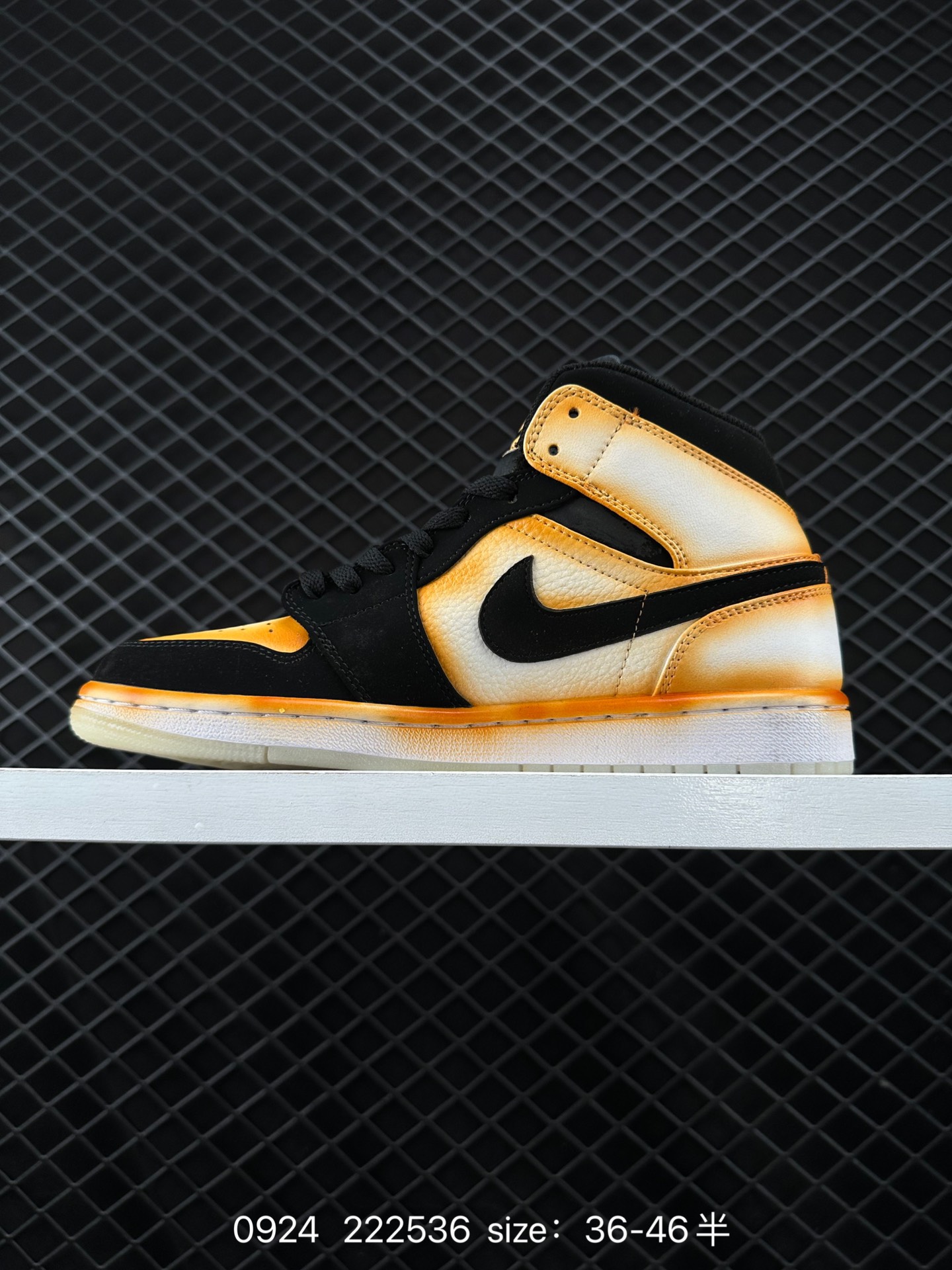 NIKE Air Jordan 1 Retro Mid AJ1